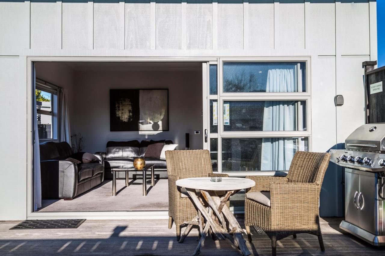 Two Four Cologne Villa Martinborough Exterior photo