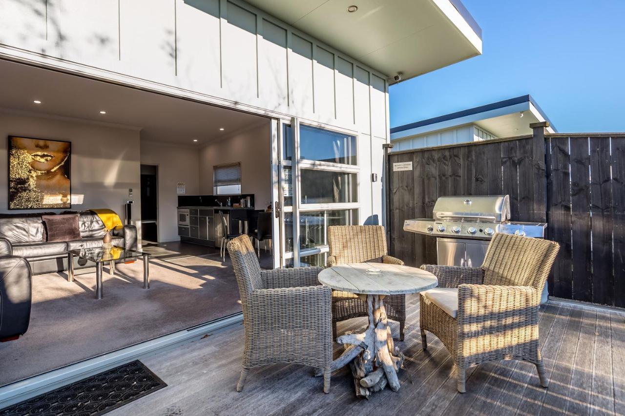 Two Four Cologne Villa Martinborough Exterior photo